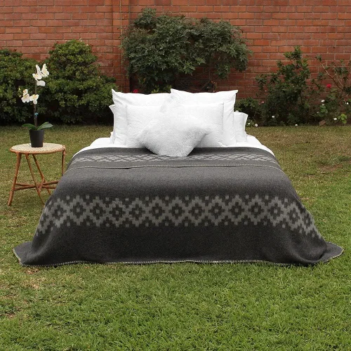 Miniatura 8 de Manta gruesa de lana de alpaca pesada para acampar al aire libre en interiores, diseño étnico suave de Perú (gris oscuro, gris suave, tamaño queen)