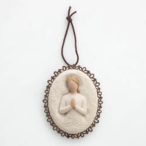 Miniatura 9 de Willow Tree - Adorno colgante de corazón dorado con borde de metal, figura esculpida y pintada a mano en relieve