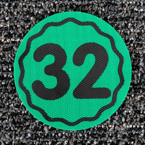 Miniatura 5 de Really Good Stuff Carpet Mark-Its - Paquete de 36 ayudantes de alineación - Marcadores de alfombra para el aula - Marcadores de puntos numerados