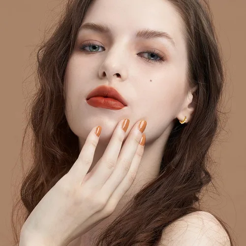 Miniatura 3 de Aretes de aro pequeños chapados en oro de 14 quilates, hipoalergénicos, minimalistas