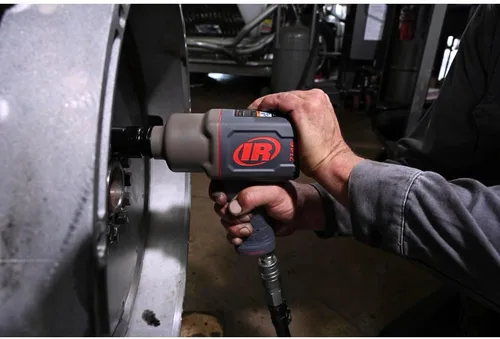 Miniatura 21 de Ingersoll Rand 2146Q1MAX Llave de impacto neumática de transmisión de 3/4 pulgadas con diseño silencioso de empuñadura de pistola y par de torsión