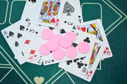 Miniatura 7 de Smartdealspro Juego de 100 contadores de aprendizaje de plástico opaco de 1 pulgada Mini fichas de juego de fichas de póquer con caja de Rosa