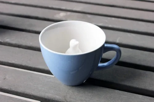Miniatura 6 de Creature Cups - Taza de cerámica de pingüino – Taza de café azul hielo de 11 oz con pingüino 3D oculto en el interior – Regalo único para amantes