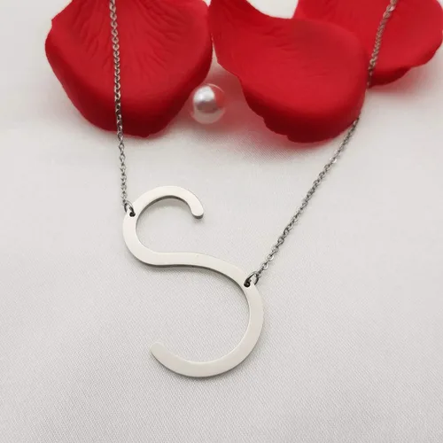 Miniatura 4 de MOMOL - Collar con Inicial Inclinada, de Acero Inoxidable Chapado en Oro de 18K, Dije de Letras Grandes, Collar de Monograma con Nombre para Mujer
