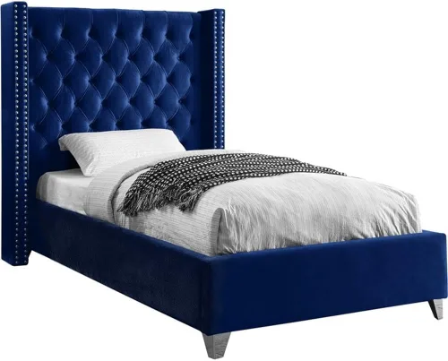 Miniatura 26 de Meridian Furniture – Cama con respaldo de terciopelo abotonado, Aiden-Q-Aiden, con recortes cromados con forma de cabezal de clavos y patas Gris