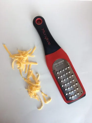 Miniatura 4 de Microplane Artisan Series - Rallador y rallador de queso (extra grueso, rojo)
