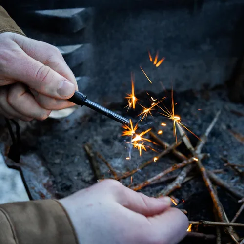 Miniatura 6 de ASR Outdoor Paquete de 2 Micro EDC Cerámica Striker Survival Fire Starter - Herramienta de supervivencia de emergencia Crea chispas Blanco