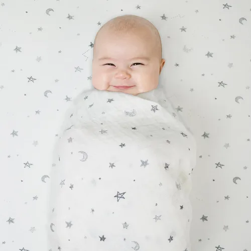 Miniatura 4 de American Baby Company - Sábana de cuna ajustable 100 % algodón natural de tejido de jersey Estrellas y lunas grises