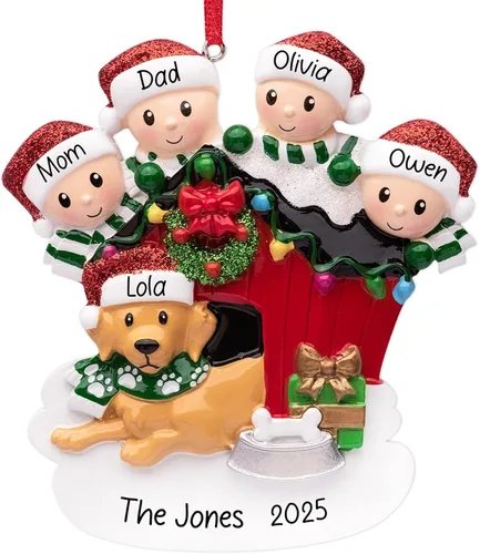 Miniatura 10 de Adorno de Navidad personalizado para familia de 6 con perro 2026 Padres, niños y cachorros con caseta para perros, decoración personalizada