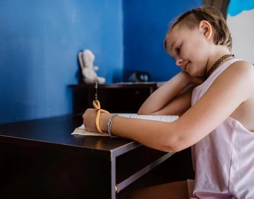 Miniatura 8 de El original OT inventado y patentado HandiWriter, hecho a mano en los Estados Unidos, ayuda de escritura a mano para un agarre adecuado del trípode