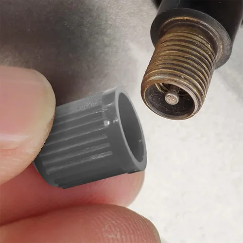 Miniatura 4 de 30 tapas de válvula de neumático, tapas de aire de plástico a prueba de polvo para neumáticos de automóvil, cubiertas herméticas de vástago con Gris