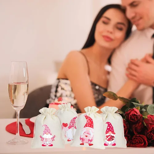 Miniatura 6 de Whaline 24 bolsas de regalo de arpillera para el día de San Valentín, diseño de gnomo rosa, bolsas de dulces con cordón de cordón, bolsas de lino