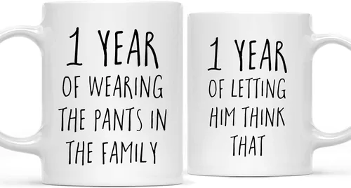 Andaz Press Divertida taza de café de 11 onzas para parejas, regalo de broma para el primer aniversario de boda, 1 año de usar los pantalones en la