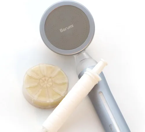 Barumi Pluo - Cabezal de ducha filtrado de mano, color plateado, filtro de vitamina C para una piel y cabello saludables, spray suave de alta
