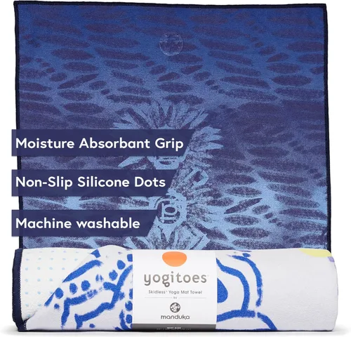 Manduka Yogitoes Toalla para Esterilla de Yoga Caliente - 71" | Agarre Activado por Humedad | Protuberancias de Silicona Patentadas | Altamente