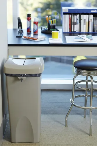Miniatura 3 de Rubbermaid Commercial - bote de basura cuadrada intocable, Negro