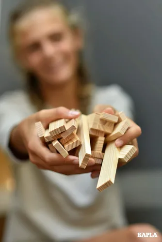 Miniatura 9 de KAPLA Challenge - Juego de construcción de madera, 16 tablones de construcción y 12 cartas de desafío