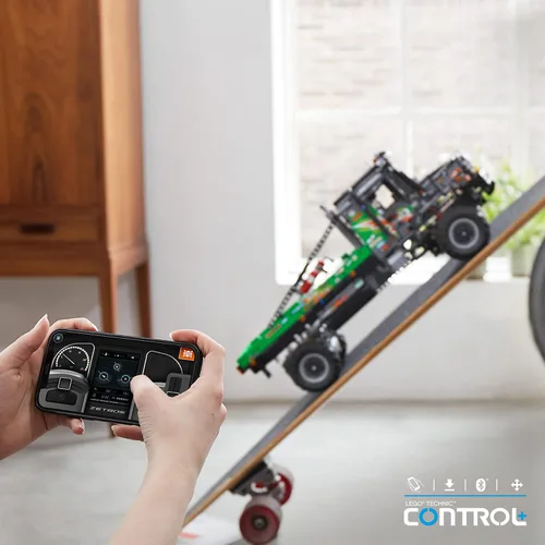 Miniatura 5 de LEGO Technic 4x4 Mercedes-Benz Zetros Trial Truck 42129 Kit de construcción; explora un potente camión de juguete controlado por aplicación; nuevo