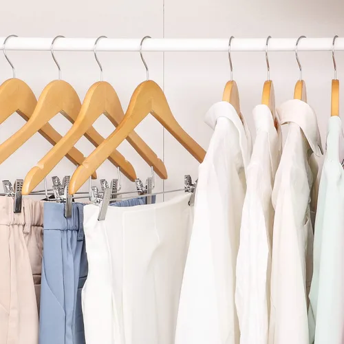 Miniatura 7 de HOUSE DAY Paquete de 12 perchas de madera de alta calidad para trajes, perchas para faldas con clips de madera maciza para pantalones, acabado liso