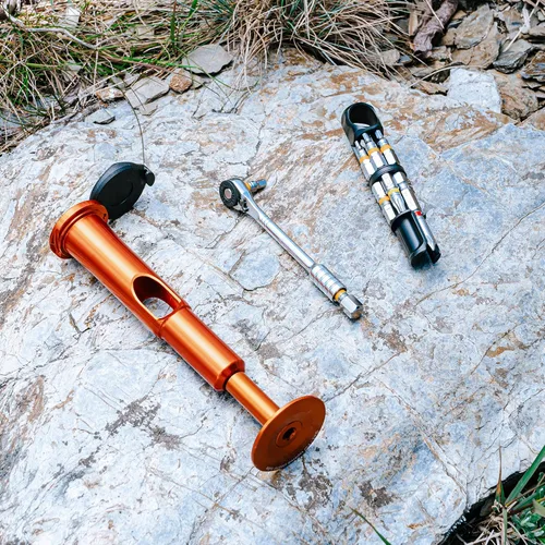 Miniatura 3 de Granite Stash RT - Multiherramienta para bicicleta de trinquete con 9 puntas almacenadas en el interior de la horquilla cónica, soporte de Naranja