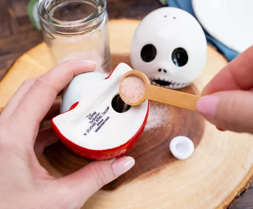 Miniatura 7 de Disney The Nightmare Before Christmas Jack and Sally - Juego de 2 saleros y pimenteros de cerámica, recipientes dispensadores de especias