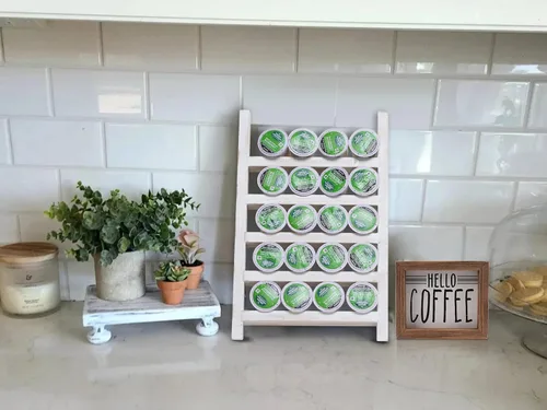 Miniatura 4 de GENMOUS - Soporte de madera para tazas K para encimera, soporte de cápsulas de granja con letrero decorativo de barra de café, organizador rústico