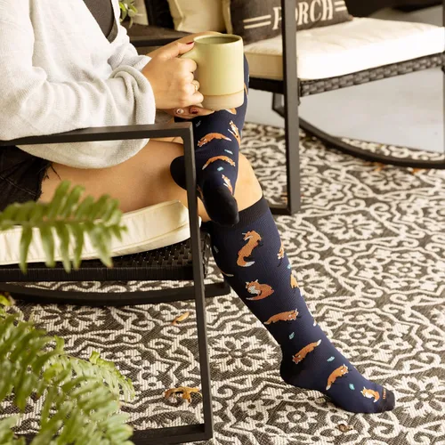 Miniatura 4 de LEVSOX Calcetines de compresión para mujeres y hombres, 20-30 mmHg, lo mejor para enfermeras, viajes, embarazo