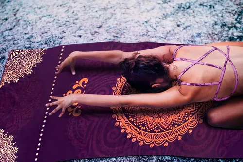 Miniatura 6 de Heathyoga, Toalla de yoga con diseño exclusivo de bolsillos en las esquinas de microfibra 100%, ideal para yoga, pilates y entrenamiento físico