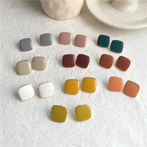 Miniatura 7 de Caiyao Aretes de botón cuadrados esmaltados ligeros y coloridos para mujer, pequeños aretes cuadrados para adolescentes, niñas, novia, fiesta