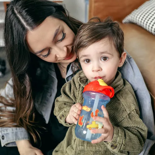 Miniatura 4 de The First Years Disney/Pixar Cars - Vaso con popote para niños pequeños, a prueba de derrames, con tapa abatible, a partir de 18 meses, 10 onzas