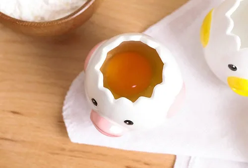 Miniatura 3 de Separador de Huevos Lindo LuoCoCo, Separador de Clara y Yema de Huevo de Cerámica con Diseño de Pollo Vomitando, Práctico Filtro Pequeño