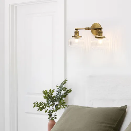Miniatura 3 de 2 luces de pared industriales de vidrio, lámpara de pared de latón antiguo con pantalla de globo rayado transparente para tocador de baño