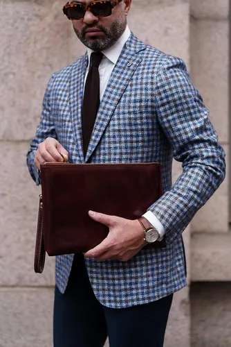 Miniatura 2 de Bolso de mano de cuero para hombre, organizador de muñeca, maletín hecho a mano en Italia, resistencia al tiempo, Marrón