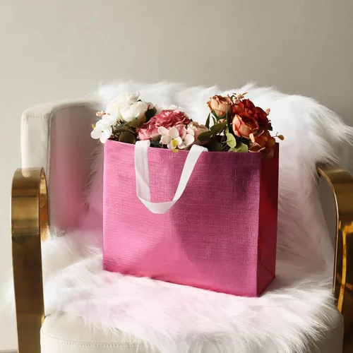 Miniatura 4 de cabzymx 16 bolsas de regalo reutilizables rosadas, bolsa de regalo de vacaciones con diseño metálico brillante con asas y bases, bolsa de regalos