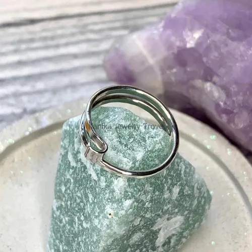 Miniatura 4 de Kanika Jewelry Trove Anillo de Ganchillo de Gato de Plata de Ley Purr-fectamente Elaborado para Entusiastas del Tejido de Punto