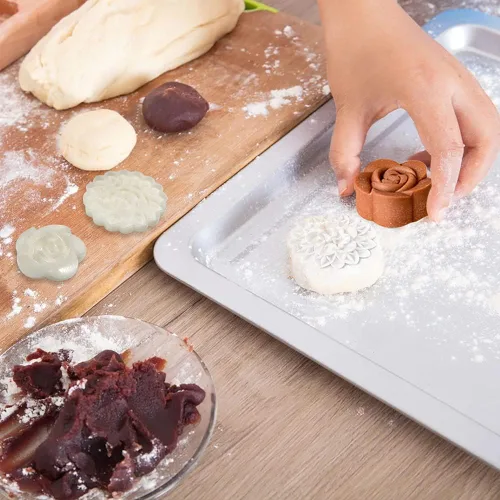 Miniatura 9 de FineGood - Juego de 2 moldes de prensa para pastel de luna con 11 Stapms, cortador de galletas FineGood DIY, 1.76 oz, 3.53 oz, prensa de flores