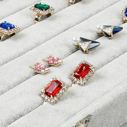 Miniatura 4 de Stylifing Organizador de aretes de anillo con tapa transparente de 7 ranuras, bandeja de joyería, organizador de cajones con cerradura para novia