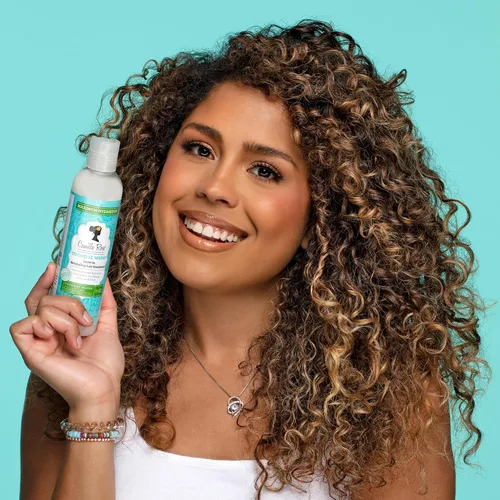 Miniatura 5 de Camille Rose Acondicionador sin enjuague con agua de coco, tratamiento concentrado para desenredar el cabello para una máxima hidratación y mechones