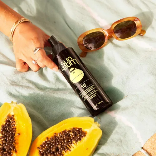 Miniatura 4 de Sun Bum SPF 15 Aceite Bronceador Hidratante - Vegano y Cumple con la Ley Hawaii 104 (Libre de Octinoxato y Oxibenozona) - Hidratación de Espectro