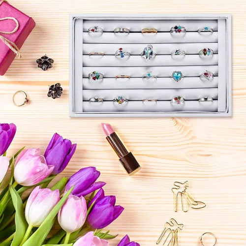Miniatura 5 de Valyria Bandejas de terciopelo con 7 ranuras para aretes de anillo, exhibición, organizador de joyas (piel sintética blanca)