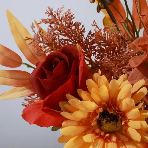 Flores de Seda con Jarrón, Arreglo de Flores Artificiales con Jarrón de Vidrio, Rosa y Margarita Sintéticas para Decoración de Centro de Mesa