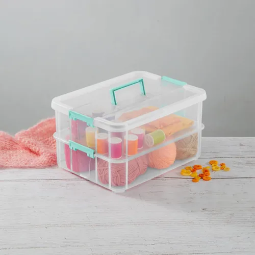 Miniatura 7 de Sterilite Paquete de 4 cajas de asas de 2 capas para almacenamiento en el hogar y la oficina, base transparente y tapa con pestillos