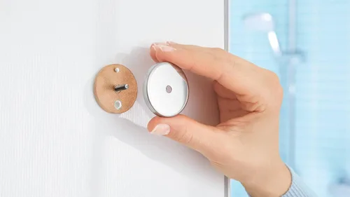 Miniatura 5 de tesa® Aluxx - Cesta de ducha pequeña, aluminio cromado brillante, autoadhesiva, tecnología de montaje adhesiva, 1.969 in x 8.661 in x 4.016 in
