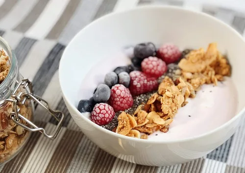 Miniatura 5 de Food to Live Granola crujiente dorada orgánica, 12 onzas, lote pequeño, hecha a mano, a granel, ideal como aperitivo para cereales de desayuno