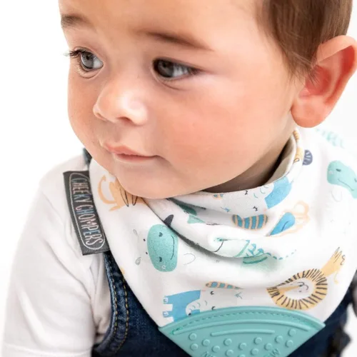 Miniatura 4 de Cheeky Chompers Neckerchew babero de dentición, babero estilo bandana 2 en 1 con mordedor de silicona de grado alimenticio Animales descarados