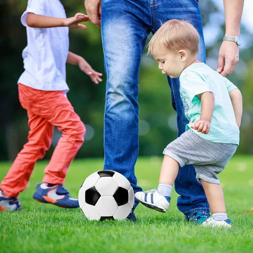 Miniatura 8 de INPODAK Balón de fútbol para niños pequeños, tamaño 3, pelotas clásicas en blanco y negro para niños de 2 a 8 años con bomba, bolsa de malla y caja