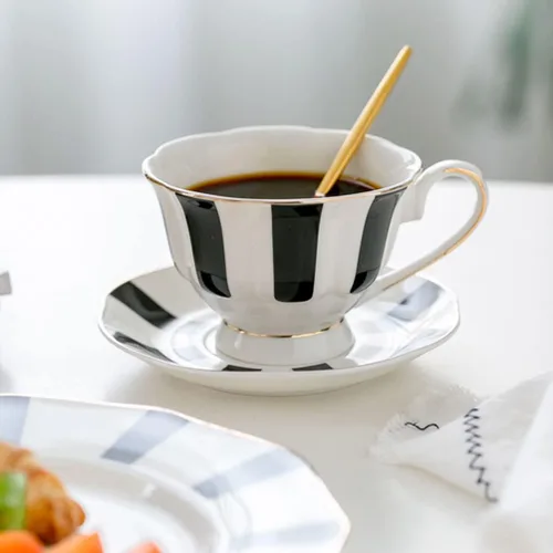 Miniatura 9 de Hemoton Juego de tazas y platillos de lunares de 5.51 pulgadas, taza de café de cerámica de estilo europeo con platillo para café con leche