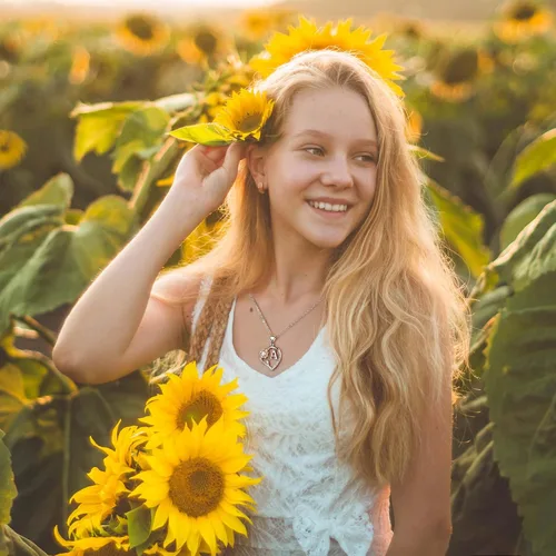 Miniatura 2 de M MOOHAM Sunflower Gifts for Women Girls - Heart CZ Sunflower Necklace for Women Girls Initial Sunflower Pendant Necklace Sunflower Gifts Sunflower