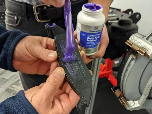 Miniatura 6 de Permatex 24125 Lubricante de cerámica para piezas de freno extremo, 8 onzas, paquete de 1 Lubricante de piezas de freno extremo de cerámica