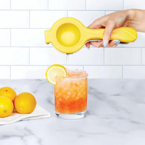 Miniatura 2 de Tovolo Exprimidor manual de cítricos con boquilla de vertido, apto para lavavajillas, exprimidor de prensa de aluminio para limón, lima, naranjas